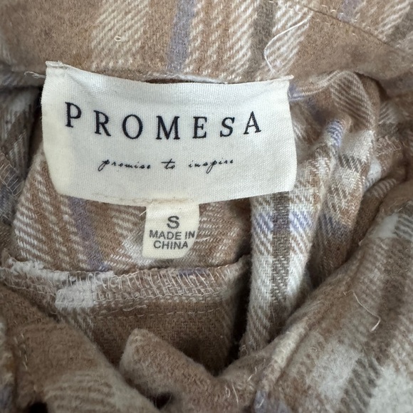 PROMESA Tan Plaid Cropped Flannel Shacket Jacket S Oversized Button Down Top - Picture 2 of 4